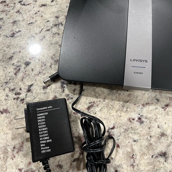 Linksys EA6350 Dual-Band Wi-Fi Router (AC1200 Fast Wireless Router) - Picture 2 of 10